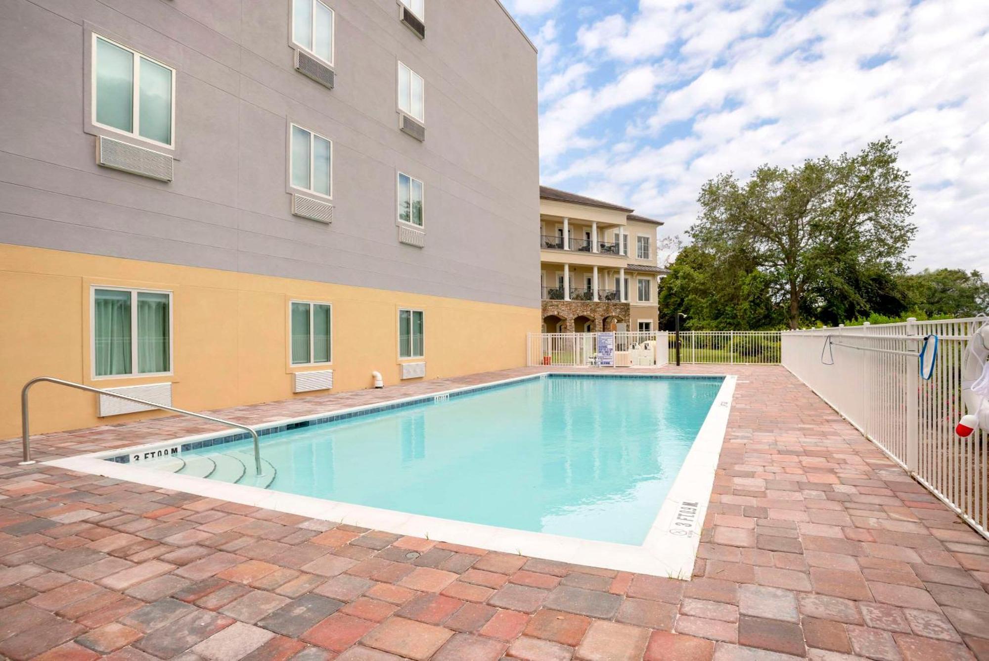 Comfort Inn & Suites Destin Near Henderson Beach มิรามาร์บีช ภายนอก รูปภาพ